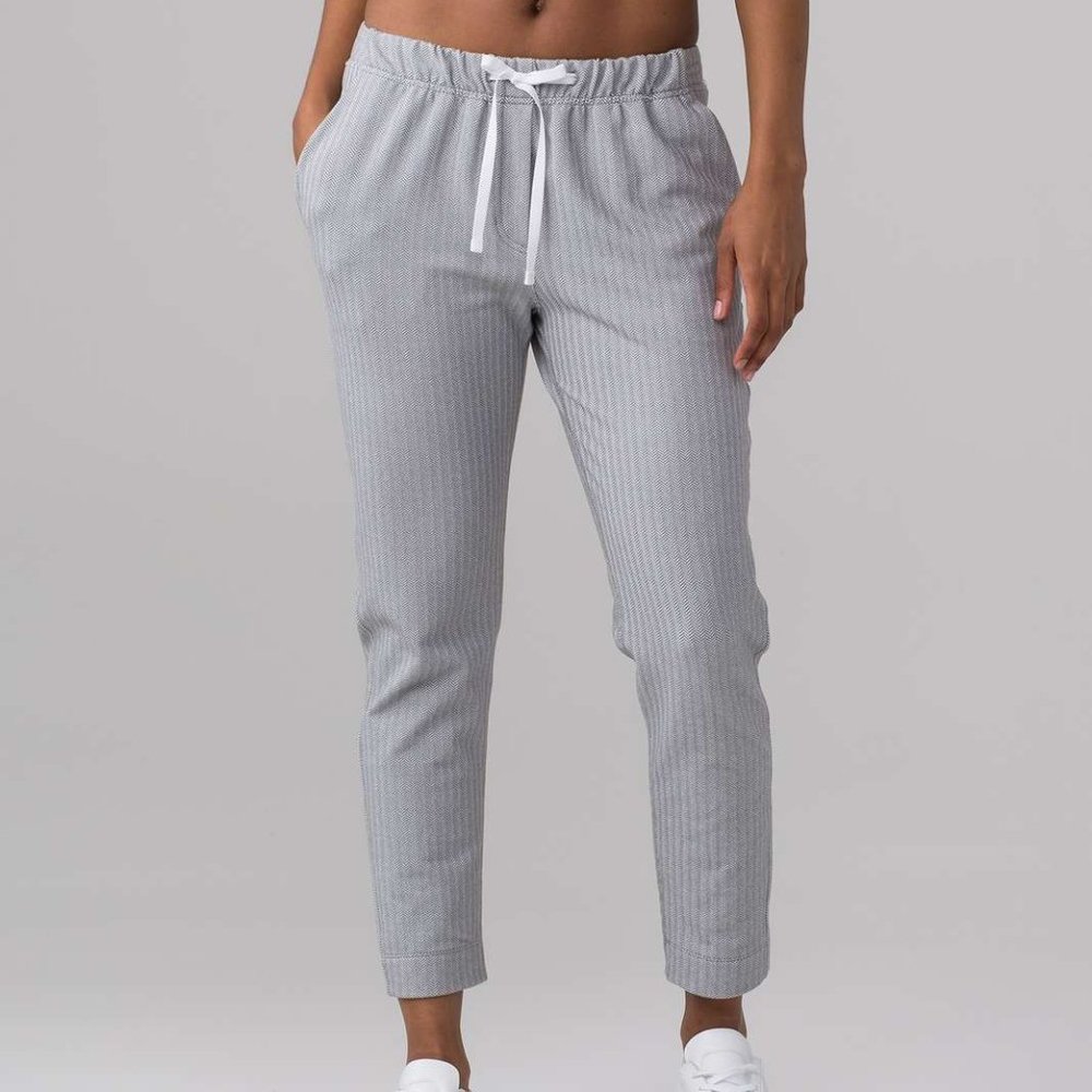 NWT Lululemon Size 6 Jet Crop Slim